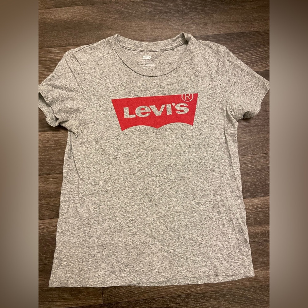 Levi's - Heather Gray Tee with Red Graphic